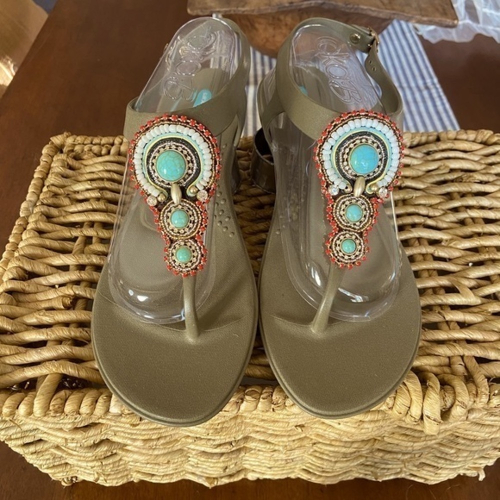 soft surroundings rubber beach sandals NWT with turquoise and red jewels size 10